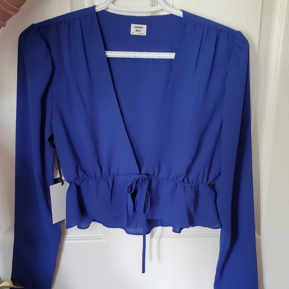 Aritzia - Sunday Best Cropped Tie-Front Blouse